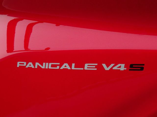 ducati - panigale-v4-s