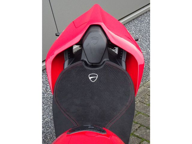 ducati - panigale-v4-s