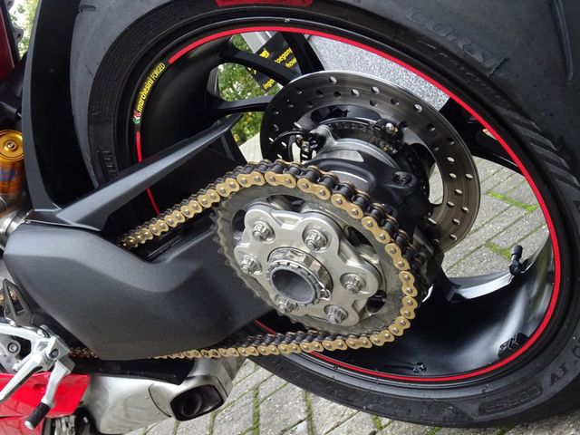 ducati - panigale-v4-s