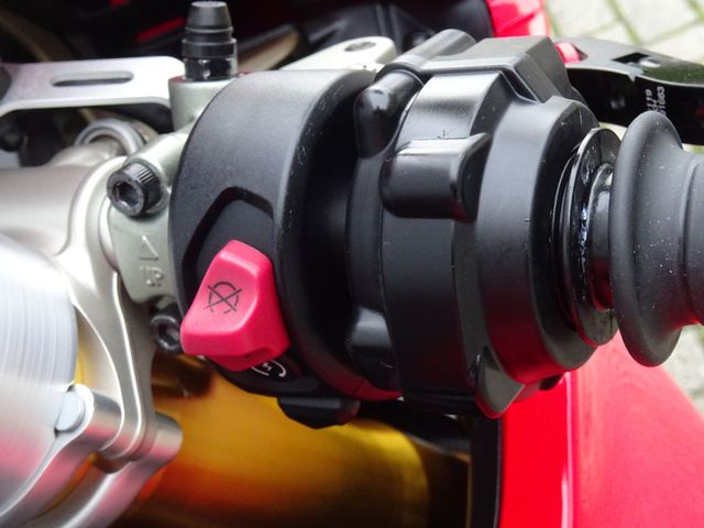 ducati - panigale-v4-s