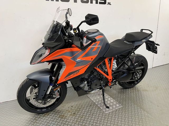 ktm - 1290-super-duke-gt