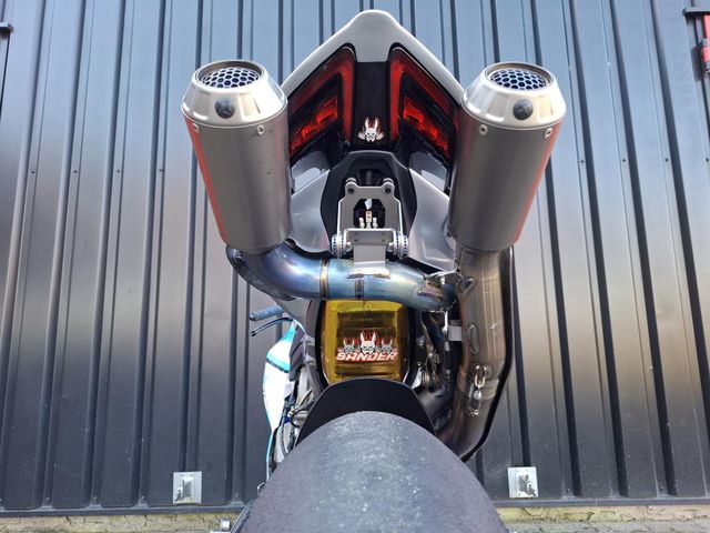 ducati - panigale-v4-s