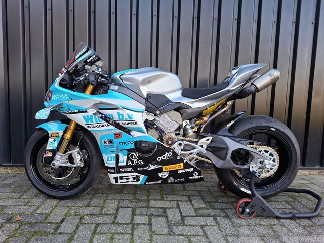 ducati - panigale-v4-s