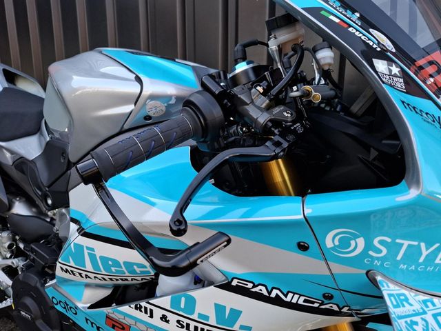 ducati - panigale-v4-s