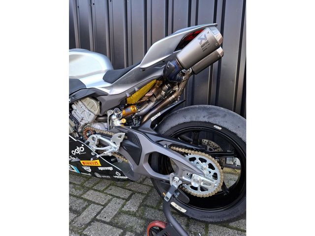 ducati - panigale-v4-s