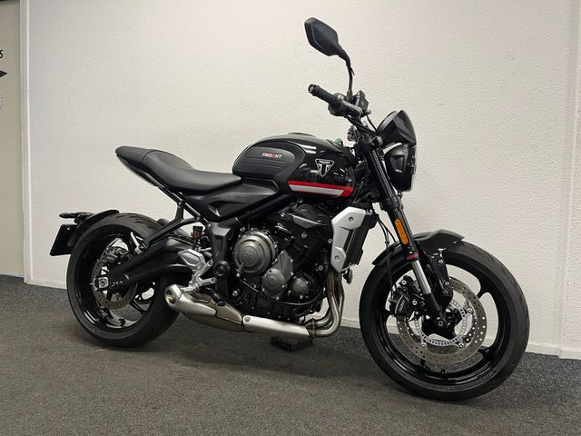 triumph - trident-660