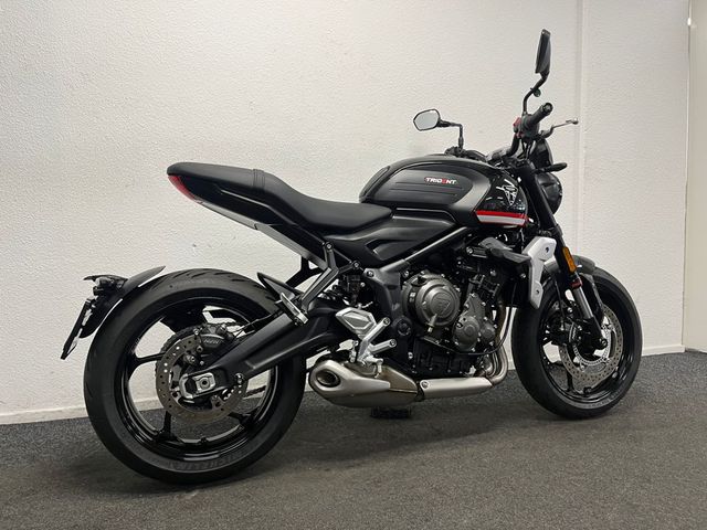 triumph - trident-660