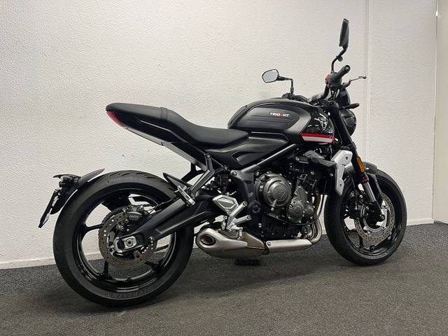 triumph - trident-660