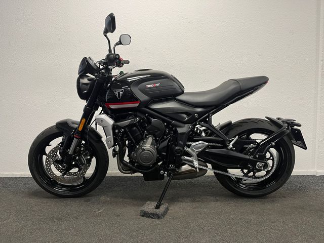 triumph - trident-660