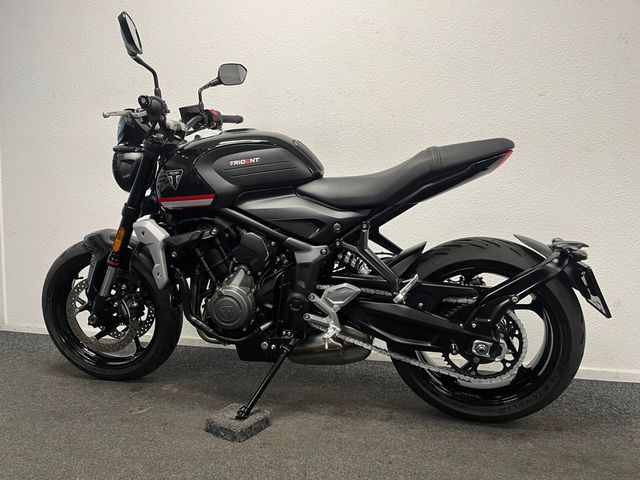 triumph - trident-660