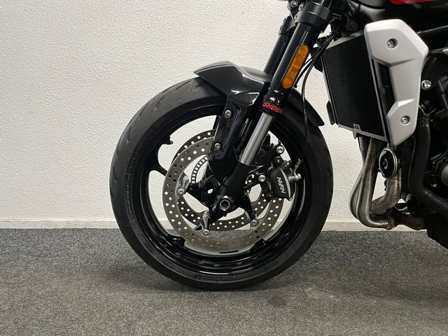 triumph - trident-660