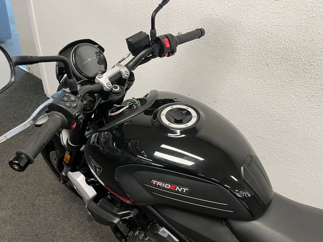 triumph - trident-660