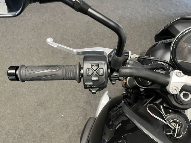 triumph - trident-660