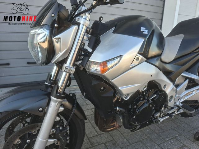 suzuki - gsr-600