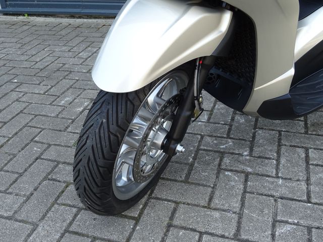 piaggio - beverly-400
