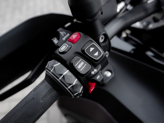 bmw - r-1300-gs-adventure-triple-black