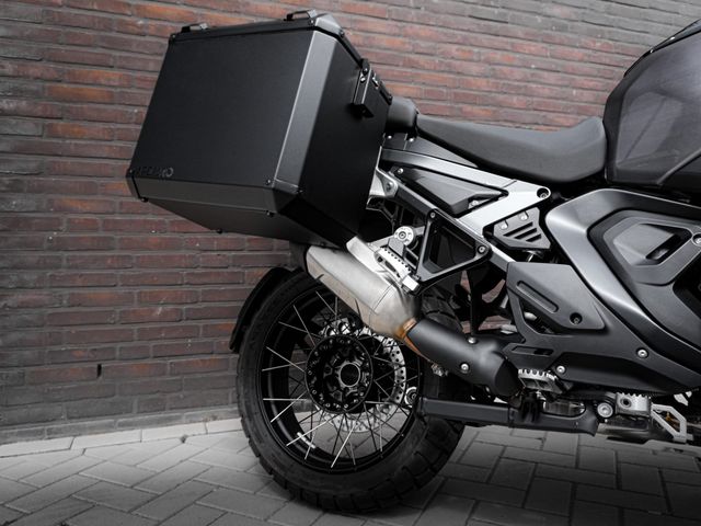 bmw - r-1300-gs-adventure-triple-black