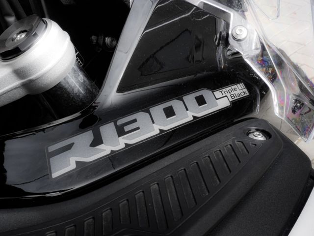 bmw - r-1300-gs-adventure-triple-black