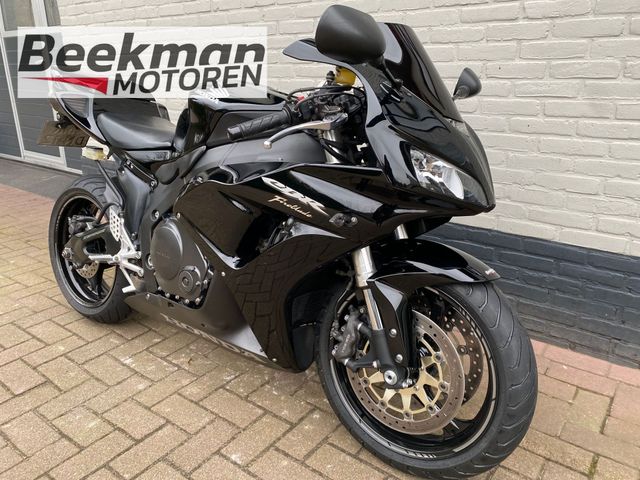 honda - cbr-1000-rr-fireblade