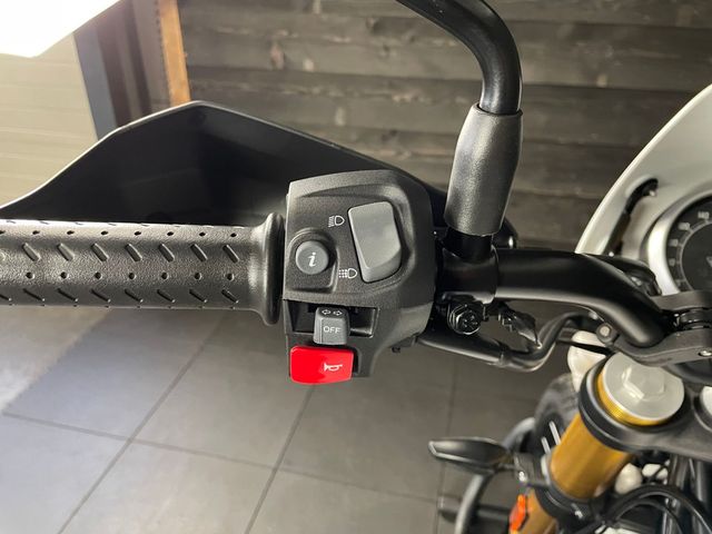 triumph - scrambler-400-xc