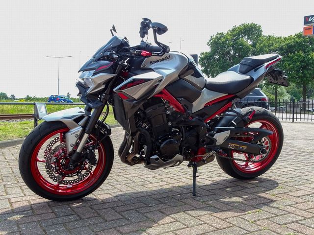 kawasaki - z900