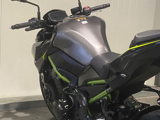 kawasaki - z900