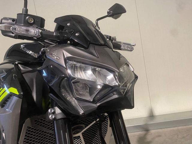 kawasaki - z900