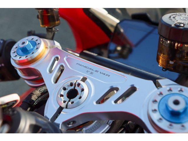 ducati - panigale-v4-r