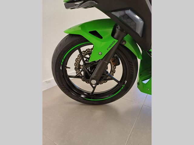 kawasaki - ninja-400-krt-edition