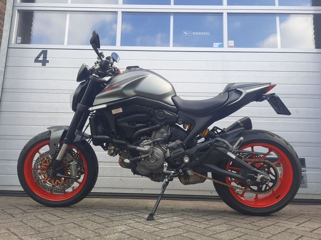 ducati - monster--