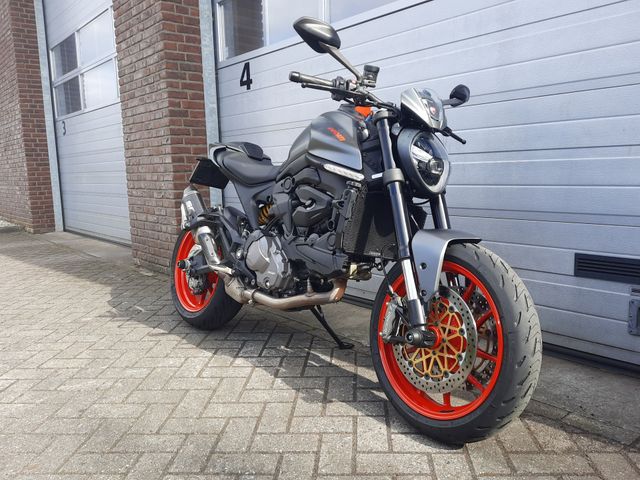 ducati - monster--