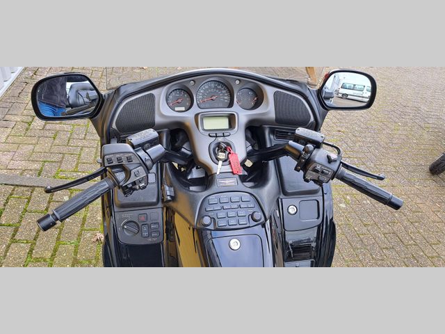honda - gl-1800-goldwing