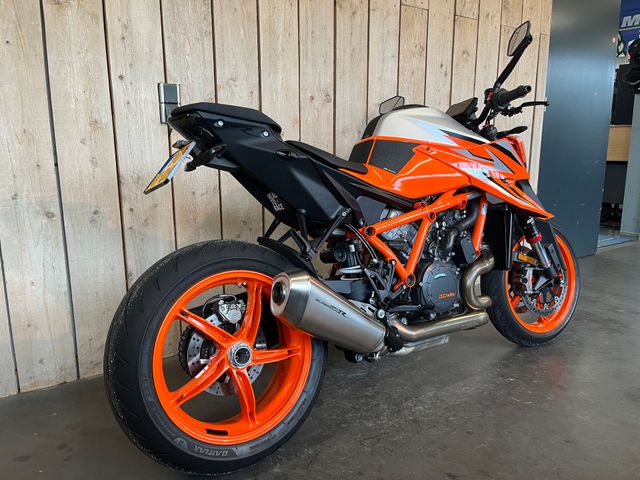 ktm - 1290-super-duke-r