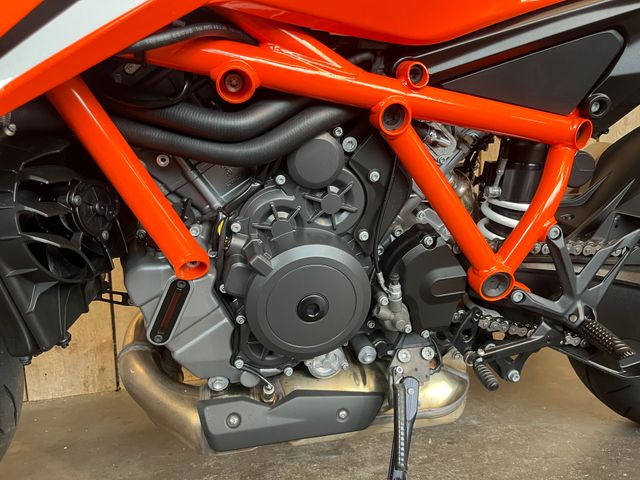 ktm - 1290-super-duke-r