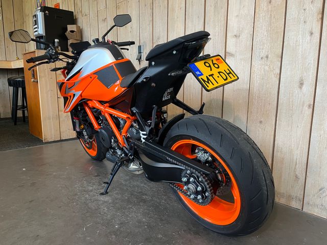 ktm - 1290-super-duke-r