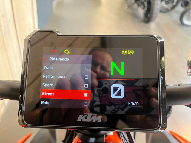 ktm - 1290-super-duke-r