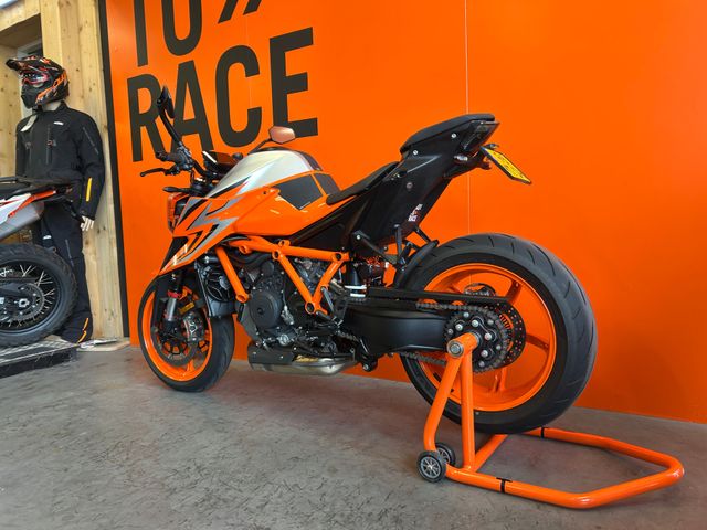 ktm - 1290-super-duke-r
