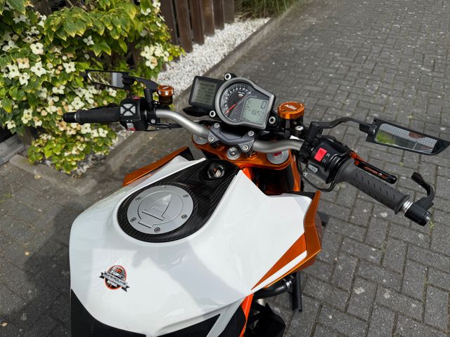 ktm - 1290-super-duke-r
