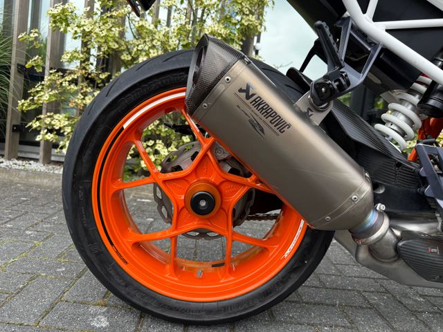 ktm - 1290-super-duke-r