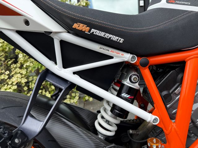 ktm - 1290-super-duke-r