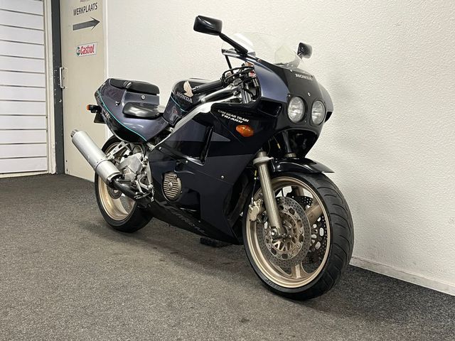 honda - cbr-400-rr