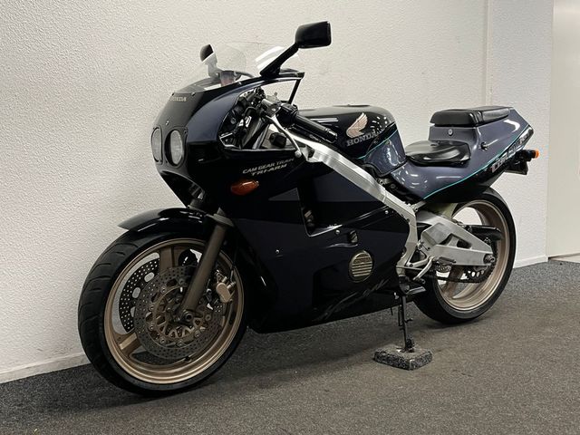 honda - cbr-400-rr