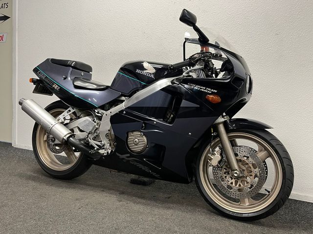 honda - cbr-400-rr