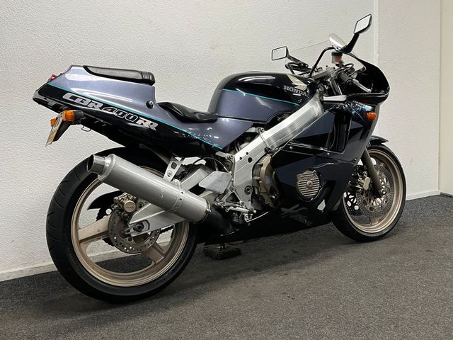 honda - cbr-400-rr