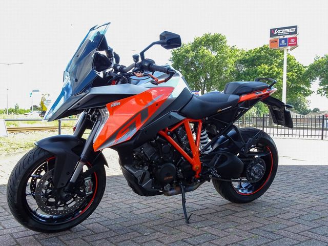 ktm - 1290-super-duke-gt