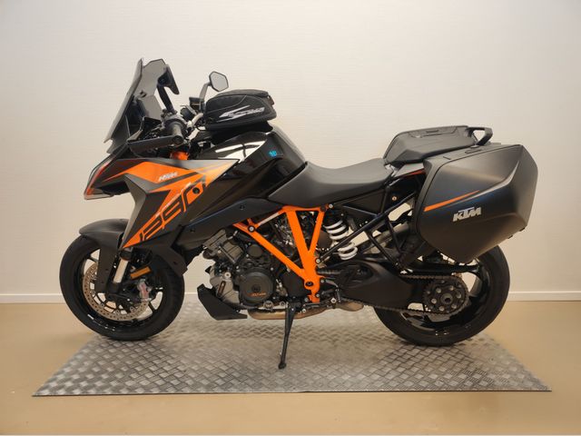 ktm - 1290-super-duke-gt