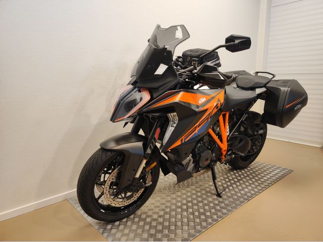 ktm - 1290-super-duke-gt
