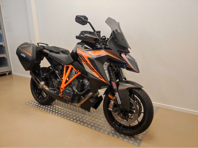 ktm - 1290-super-duke-gt