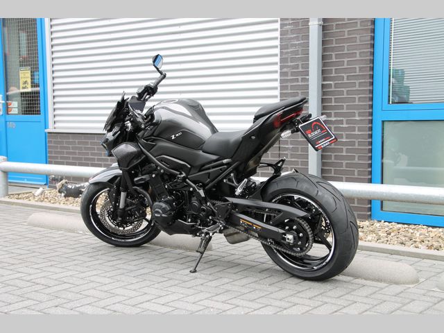 kawasaki - z900