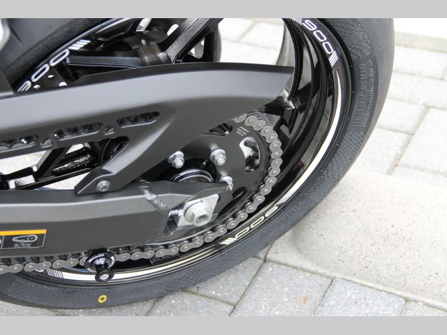 kawasaki - z900